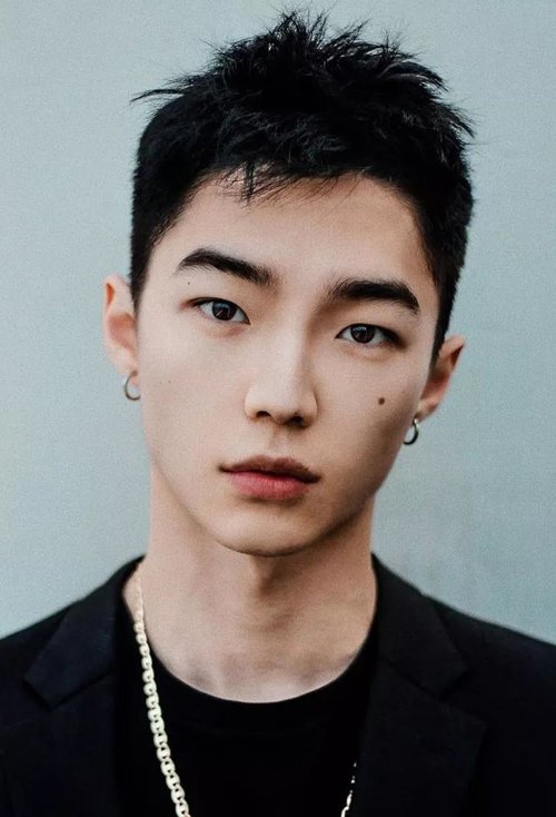 长相清秀的男生短发发型 阳光帅气的男生短发图片