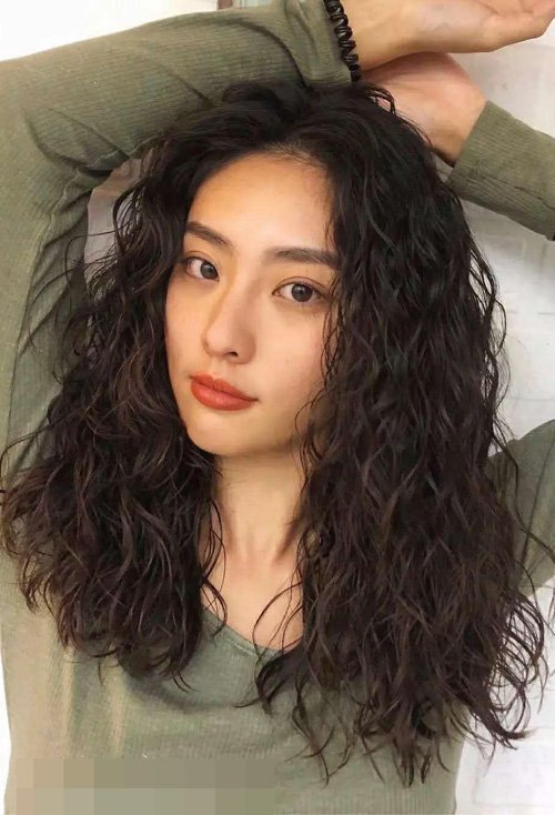女生日系短头发造型大全 齐肩泡面卷发做出时代度