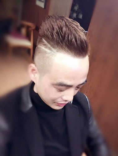 男短发发型两边剃光图 男生特别短的发型