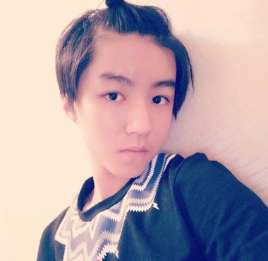 扎头发的方法图解-怎样扎头发简单好看-扎头发