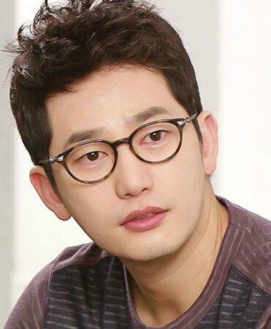 香香美发网-流行发型-脸型搭配-扎法步骤-男生