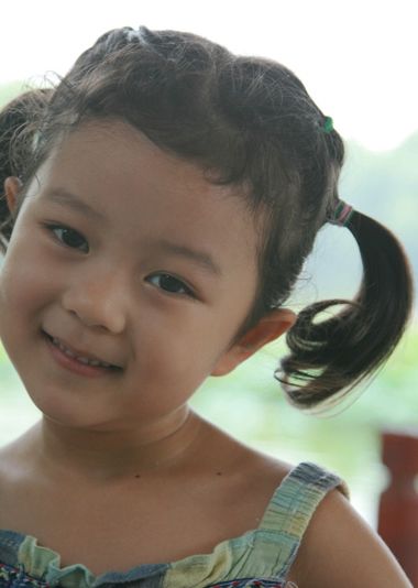 小女孩发型绑扎方法-儿童梳头发型-小孩怎样梳