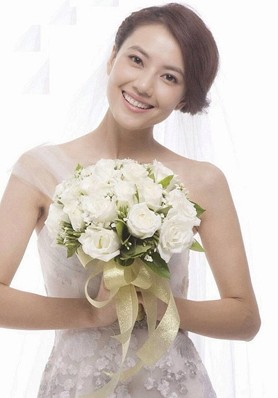 发饰打造最经典的新娘妆 还原冰雪奇缘<em>艾莎</em>女