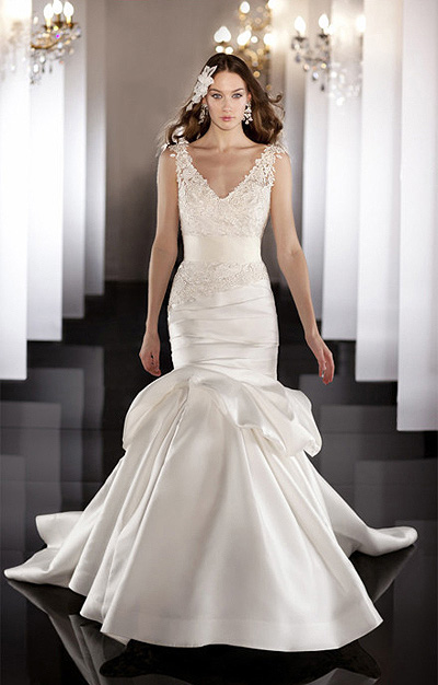 <em>草坪婚礼新娘</em>造型 清新靓丽花仙子新娘隆重登