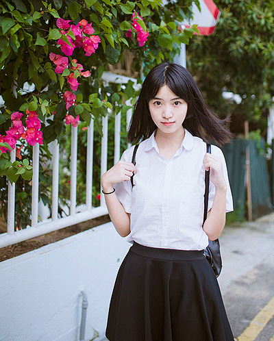 <em>长发</em>-<em>长发发型</em>-最流行<em>长发发型</em>-<em>长发发型</em>扎法步