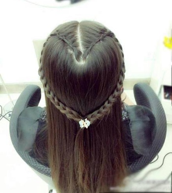 <em>盘头发</em>的方法图解-如何编头发-扎头发的技巧-梳