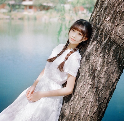 <em>扎头发的方法</em>图解-怎样扎头发简单好看-扎头发