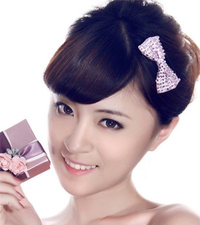 长方脸女人<em>梳</em>什么<em>头发显年轻</em> 适合方脸的长发