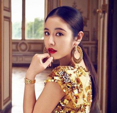 低马尾怎么扎有气质 清新蝎子低马尾辫扎发