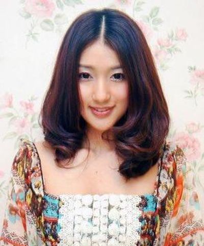 脸比较宽的人适合什么发型 脸宽圆的人适合的发型(4)