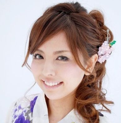 盘<em>头发</em>的方法图解-<em>如何编头发</em>-扎头发的技巧-梳