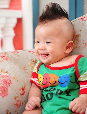 半岁小男孩发型设计 适合儿童的短发发型图片