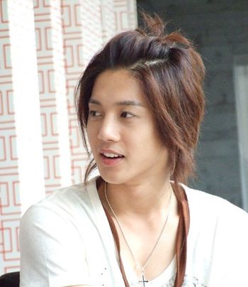 男生菱形脸绑头发好看吗 适合男生的扎发发型