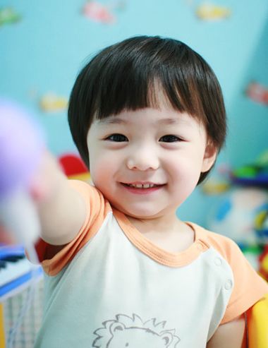 3岁小男孩<em>西瓜头发型</em>图片 3岁<em>男</em>宝宝短发发型