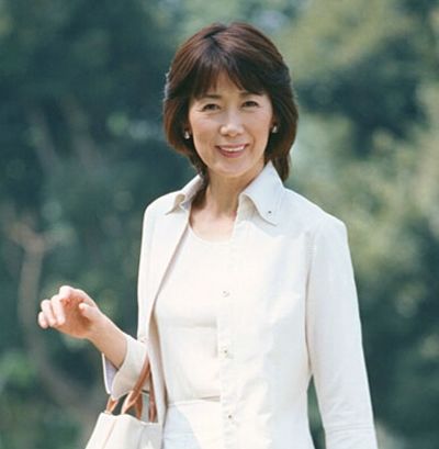 中年女的头发刘海的样子图片 留刘海的中年女