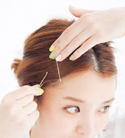 菱形脸适合怎么扎发 菱形脸中分扎发