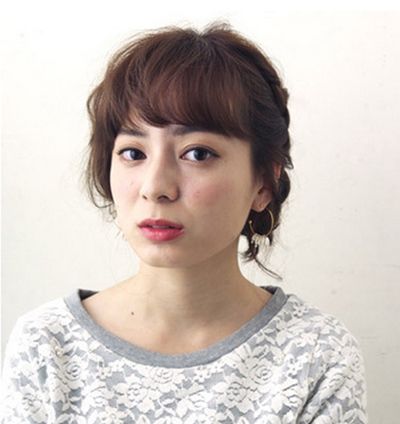 扎头发的方法图解-怎样扎头发简单好看-扎头发