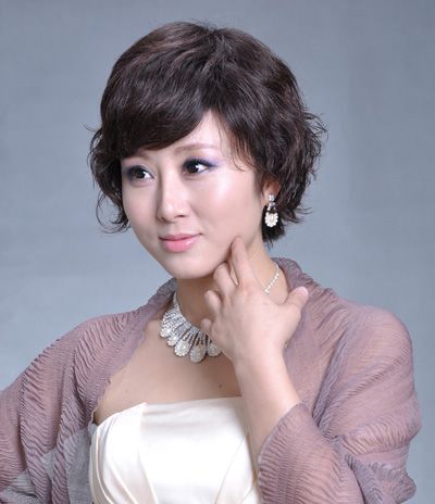 中年妇女烫什么样的短发适合 中年女士短发烫发图片(3)