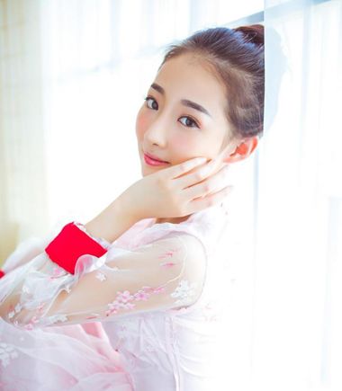 头发扎光额头前的碎发怎么处理 额头小如何扎