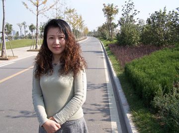 50岁女人烫什么样发型 50岁女烫发发型图片