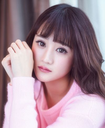 额头比较窄脸长得女生适合什么发型 额头窄脸