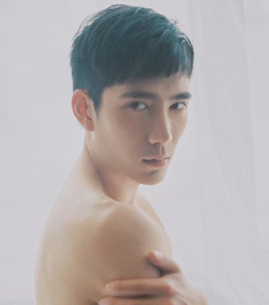 男生齐留海短发发型 男生有刘海两边短发型图
