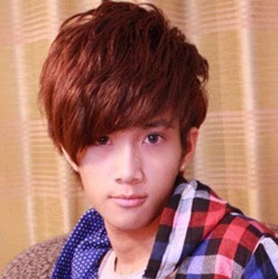 男生浅酒红色头发图片 男生紫红色头发