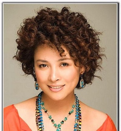 怎么样用卷发棒卷头发-怎样自己卷头发-卷头发