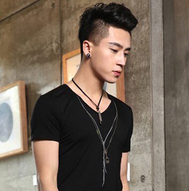 是很多追求潮流的男士都想要选择的发型,男生两边剃出条索状发型个性
