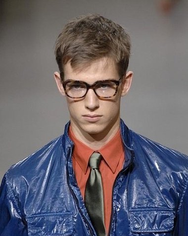 盘头发的方法图解-如何编头发-扎头发的技巧-梳