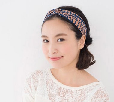 扎头发的方法图解-怎样扎头发简单好看-扎头发