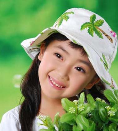 11岁女童长黑发马尾辫扎法 黑头发扎辫子