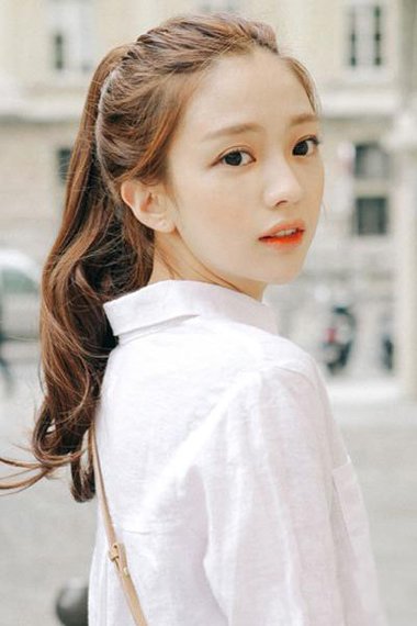 首页 玩发型 马尾辫 扎马尾辫怎么可以扎的头发挡住半个耳朵 休闲头发