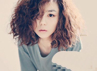 满头烫发型图片 中短发全头烫发发型