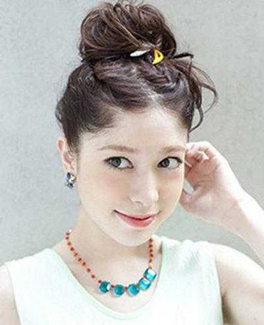 韩式丸子头扎发 韩式丸子头扎法图解