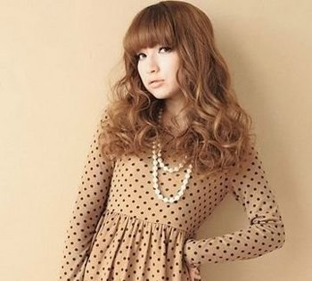 头发细长适合烫的发型 俏皮显年轻烫发发型