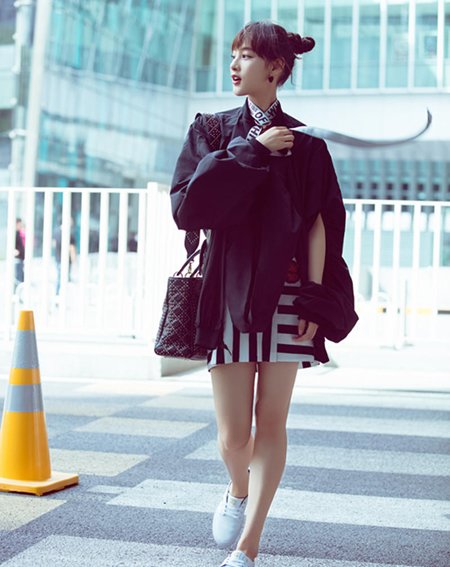 赵圆瑗街拍元气满满 赵圆瑗女神长发发型