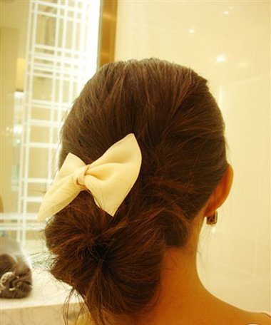 一款简单好看的韩式长头发盘发图解 韩式简单盘长头发图解来尝试下