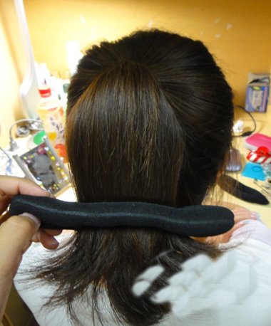 蓬松丸子头的盘法 直发盘丸子头图解