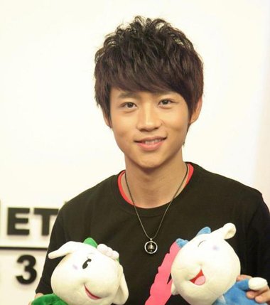 魏晨的头发是剪层次的吗 如何用剪刀剪好看的头发