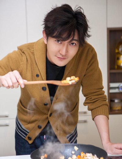 2017短碎发成为新时尚 郭京飞短发造型演绎优雅暖男