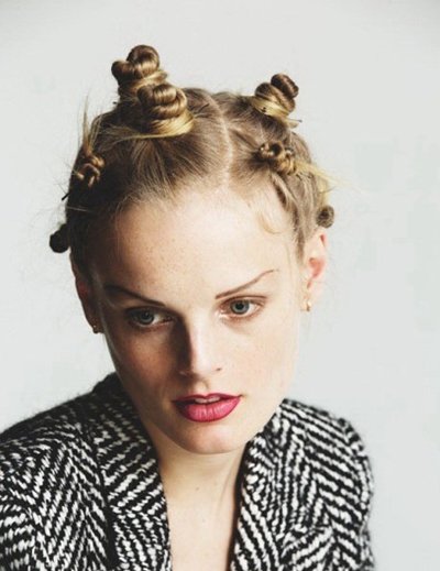 炎炎夏日丸子头简直不要太流行 学明星梳简单又时髦的丸子头发型