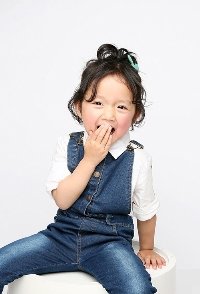 Ůͯ���ж̷����Ͱ������� СŮ�����ɰ�ͷ��ͼ�ⲽ��