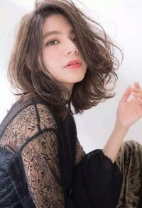 大脸女生适合卷哪些睡不醒发型 韩式卷头发添人气图赏析