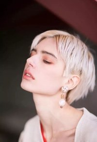 大脸女生剪什么短发好看 中西兼具女生短头发造型图