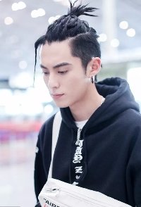 男生长发怎样扎帅气又好看 非主流风格的男生扎发造型