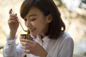 大脸女生做什么发型好看 发量少女生必备的短发