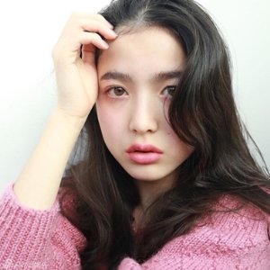 ɽ��ֱ��ͷ����ɫ �ձ�Ů�ǵķ�ɫ����