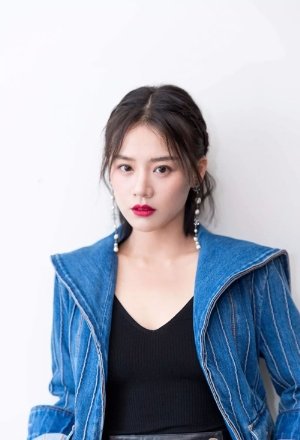 2020年剪出最火的刘海造型 阳光个性的女生扎发