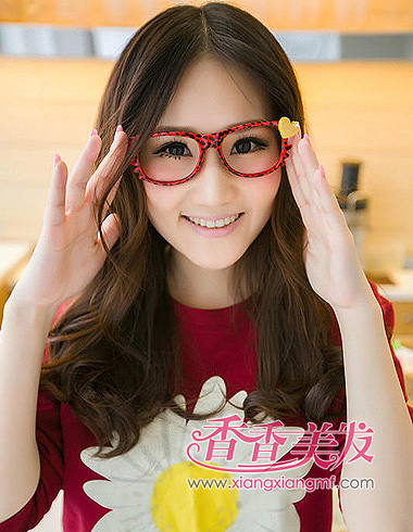 �ٱ�Ů��У԰����  �ഺ����ѧԺ��